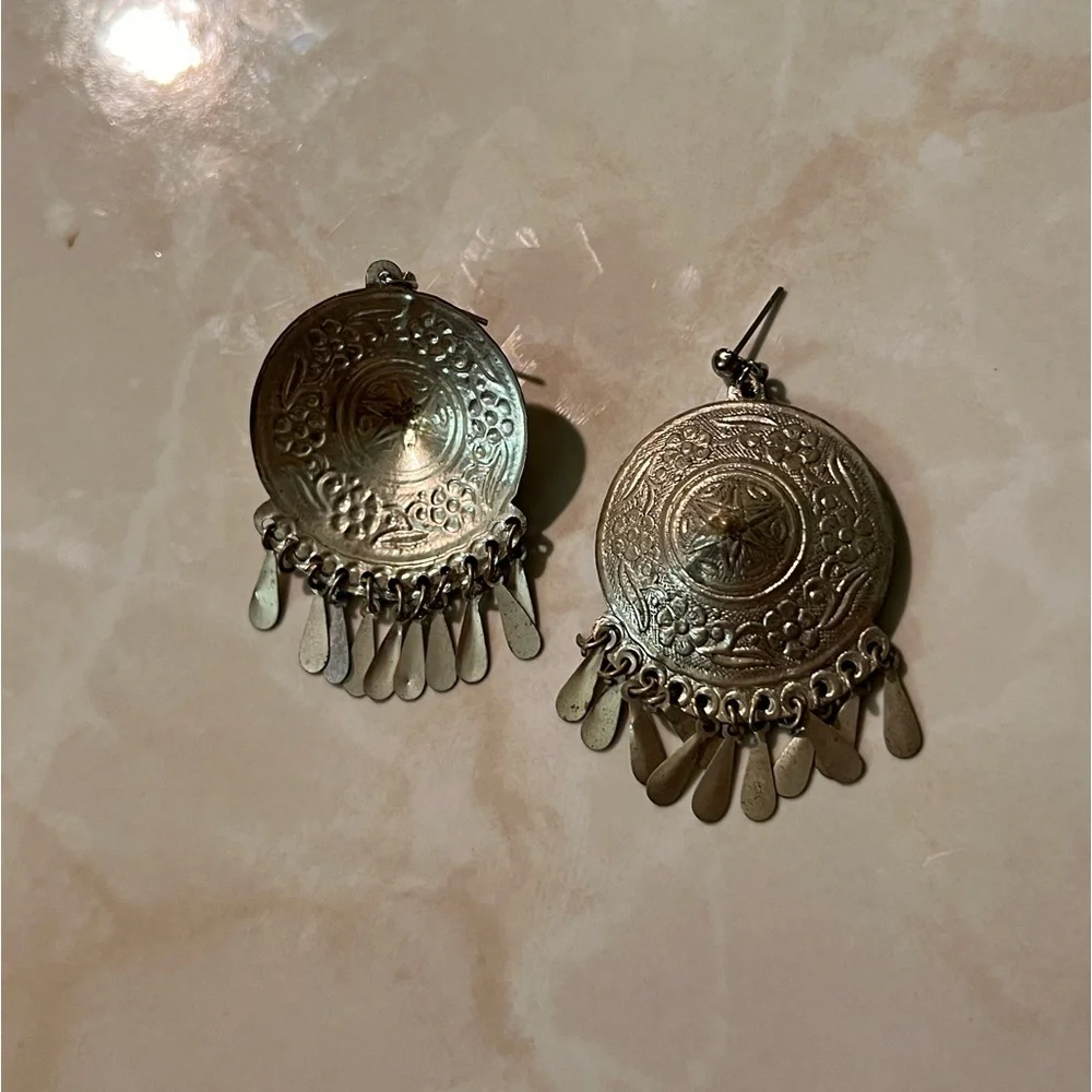 Vintage tribal/boho silver earrings. Very light weight. Post back and dangles! - Picture 4 of 5